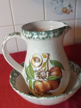 Himark Made In ItalyHand-Painted  Ceramic Pitcher and Basin - White and Green